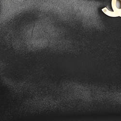 مملوكة مسبقًا حقيبة شانيل ماكسي 19 جلد أسود مبطن بقلاب