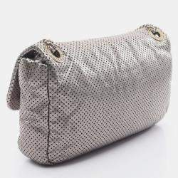 مملوكة مسبقًا حقيبة شانيل معدنية مثقوبة جلدية بقلابة 2.55 للكتف