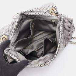 مملوكة مسبقًا حقيبة شانيل معدنية مثقوبة جلدية بقلابة 2.55 للكتف