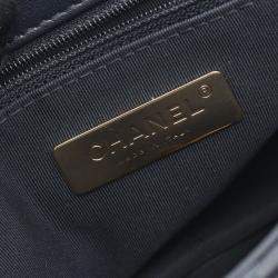 مملوكة مسبقًا حقيبة كتف شانيل 19 جلد أزرق بحري