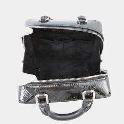 Pre Owned حقيبة شانيل فانيتي جلد لامع أسود