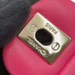 مملوكة مسبقًا حقيبة كتف بشريط شانيل ماتلاسي فردي جلد خروف وردي حجم 17