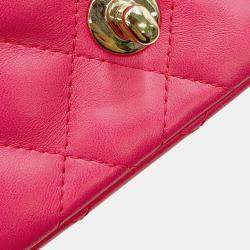 مملوكة مسبقًا حقيبة كتف بشريط شانيل ماتلاسي فردي جلد خروف وردي حجم 17