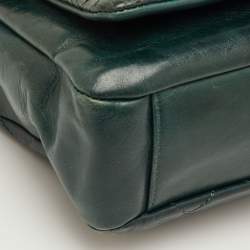 مملوكة مسبقًا حقيبة شانيل قلاب حضري مرقع جلد مبطن وأصلة CC أخضر داكن