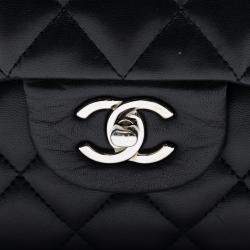مملوكة مسبقًا Chanel Black Jumbo Classic Lambskin Double Flap
