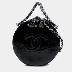 مملوكة مسبقًا Chanel Black Patent Leather Round As Earth Crossbody