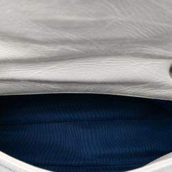 Pre Owned Chanel White Distressed Calfskin Straight Line Stitch Flap