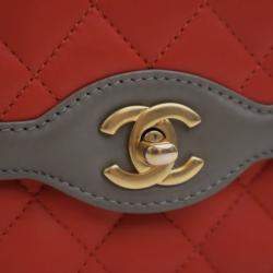 مملوكة مسبقًا Chanel Red Mini Quilted Lambskin Two Tone Day Flap