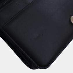 مملوكة مسبقًا محفظة بسلسلة شانيل بوي كافيار مبطن أسود