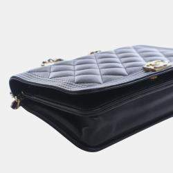 مملوكة مسبقًا محفظة بسلسلة شانيل بوي كافيار مبطن أسود