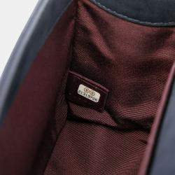 مملوكة مسبقًا حقيبة شانيل بوي ذو القلاب جلد شيرلينغ ثنائية اللون سوداء �قديمة متوسطة