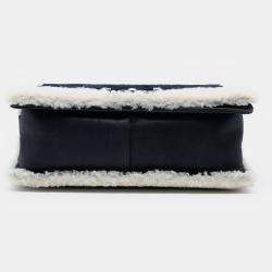 مملوكة مسبقًا حقيبة شانيل بوي ذو القلاب جلد شيرلينغ ثنائية اللون سوداء قديمة متوسطة