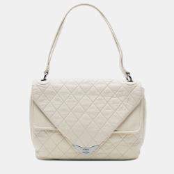 مملوكة مسبقًا Chanel White CC Quilted Lambskin Padded Envelope Double Flap