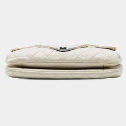 مملوكة مسبقًا Chanel White CC Quilted Lambskin Padded Envelope Double Flap
