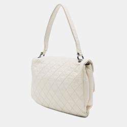 مملوكة مسبقًا Chanel White CC Quilted Lambskin Padded Envelope Double Flap