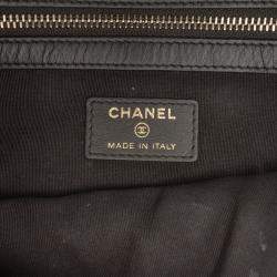 مملوكة مسبقًا حقيبة كلتش شانيل بوياو متوسطة جلد كافيار منقوش أسود