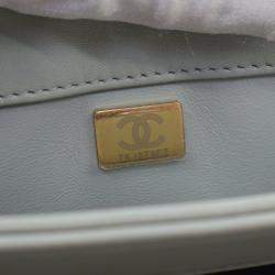 Pre Owned حقيبة من شانيل بيد علوية وغطاء شعار سي سي جلد الحمل صغيرة