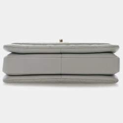 Pre Owned حقيبة من شانيل بيد علوية وغطاء شعار سي سي جلد الحمل صغيرة