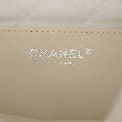 مملوكة مسبقًا Chanel White CC Shearling Coco Neige Backpack