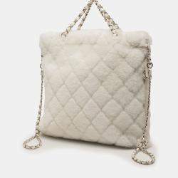 مملوكة مسبقًا Chanel White CC Shearling Coco Neige Backpack