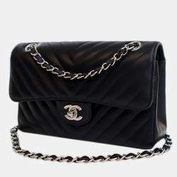 Pre Owned حقيبة شانيلا شيفرون جلد الحمل أسود صغيرة بقلاّب مز�دوج