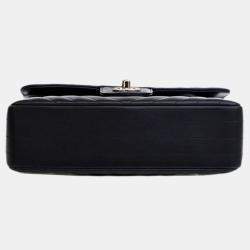 Pre Owned حقيبة شانيلا شيفرون جلد الحمل أسود صغيرة بقلاّب مزدوج