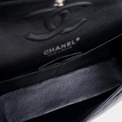 Pre Owned حقيبة شانيلا شيفرون جلد الحمل أسود صغيرة بقلاّب مزدوج