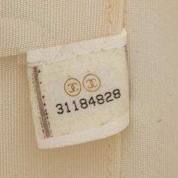 Pre Owned حقيبة شانيل فانتي جلد حمل أبيض مبطنة وسلسلة وقطعة زينة