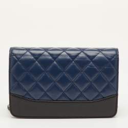 مملوكة مسبقًا Chanel CC Gabrielle Navy Blue/Black Quilted Leather Wallet On Chain