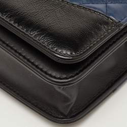 مملوكة مسبقًا Chanel CC Gabrielle Navy Blue/Black Quilted Leather Wallet On Chain
