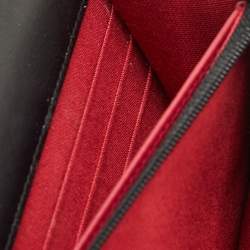 مملوكة مسبقًا Chanel CC Gabrielle Navy Blue/Black Quilted Leather Wallet On Chain