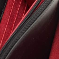 مملوكة مسبقًا Chanel CC Gabrielle Navy Blue/Black Quilted Leather Wallet On Chain