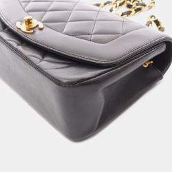 مملوكة مسبقًا حقيبة كتف قابلة للطي جلد أسود شانيل ديانا