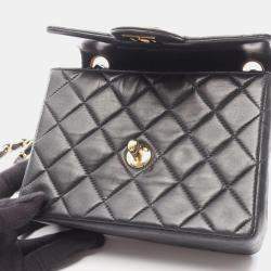 مملوكة مسبقًا Chanel Turnlock Flap Leather Shoulder Bag