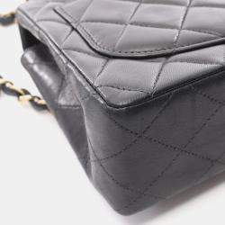 مملوكة مسبقًا Chanel Turnlock Flap Leather Shoulder Bag