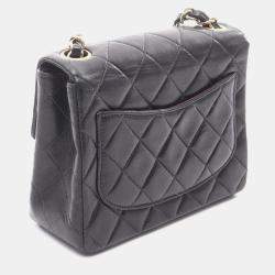 مملوكة مسبقًا Chanel Turnlock Flap Leather Shoulder Bag