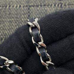 مملوكة مسبقًا حقيبة شانيل شوكولاتة بار سلسلة كتف دنيم كحلي