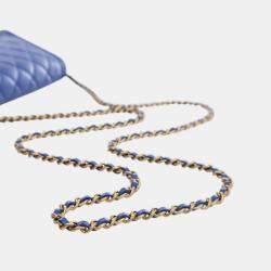 مملوكة مسبقًا محفظة شانيل بوي جلد خروف مبطن زرقاء بسلسلة