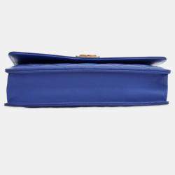 مملوكة مسبقًا محفظة شانيل بوي جلد خروف مبطن زرقاء بسلسلة