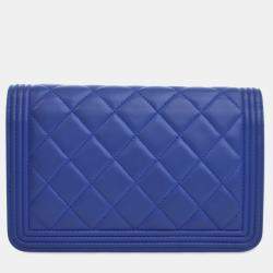مملوكة مسبقًا محفظة شانيل بوي جلد خروف مبطن زرقاء بسلسلة