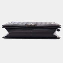 مملوكة مسبقًا حقيبة شانيال بوي جلد خروف شيفرون سوداء بقلب متوسطة