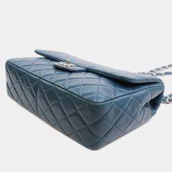 Pre Owned حقيبة شانيل كلاسيكية جامبو جلد الضأن زرقاء بقلاّب فردي