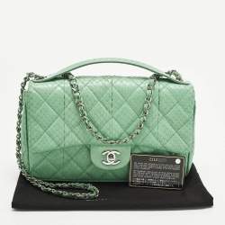 مملوكة مسبقًا حقيبة شانيل قلاب جلد أفعى مبطن أخضر سهلة الحمل