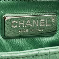 مملوكة مسبقًا حقيبة شانيل قلاب جلد أفعى مبطن أخضر سهلة الحمل