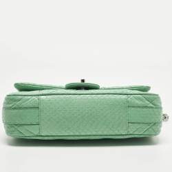 مملوكة مسبقًا حقيبة شانيل قلاب جلد أفعى مبطن أخضر سهلة الحمل
