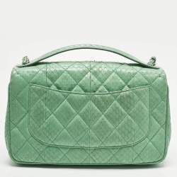 مملوكة مسبقًا حقيبة شانيل قلاب جلد أفعى مبطن أخضر سهلة الحمل