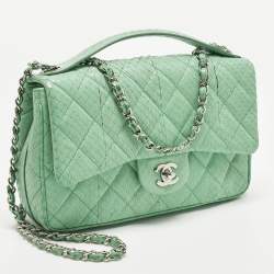 مملوكة مسبقًا حقيبة شانيل قلاب جلد أفعى مبطن أخضر سهلة الحمل