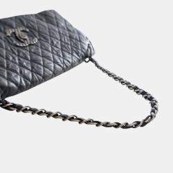 مملوكة مسبقًا حقيبة شانيل جلد عجل أسود مبطن سي سي قلاب طي