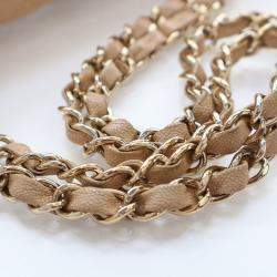 Pre Owned حقيبة شانيل فلاب مزدوج كلاسيكية حجم متوسط كافيار بيج لؤلؤي