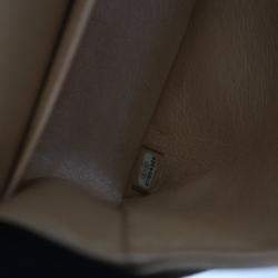 Pre Owned حقيبة شانيل فلاب مزدوج كلاسيكية حجم متوسط كافيار بيج لؤلؤي